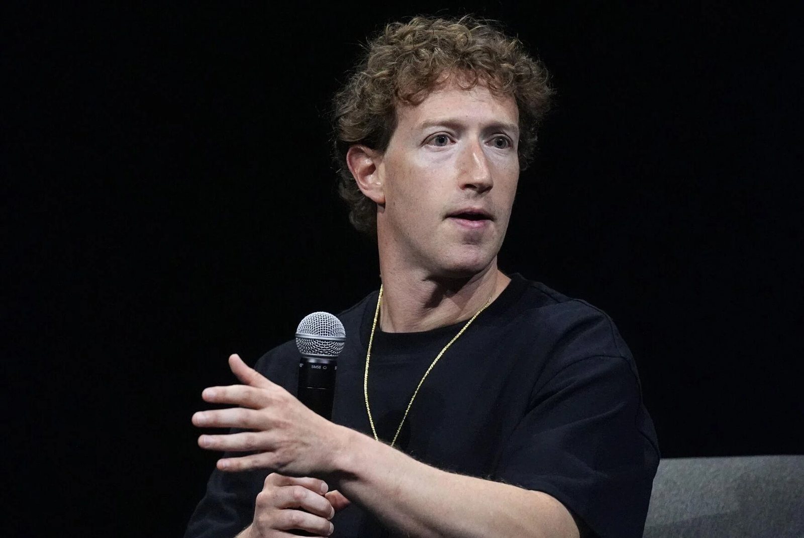 Cover image for Condemning Mark Zuckerberg's Fact-Checking Exodus: A Reckless Gamble with the Truth
