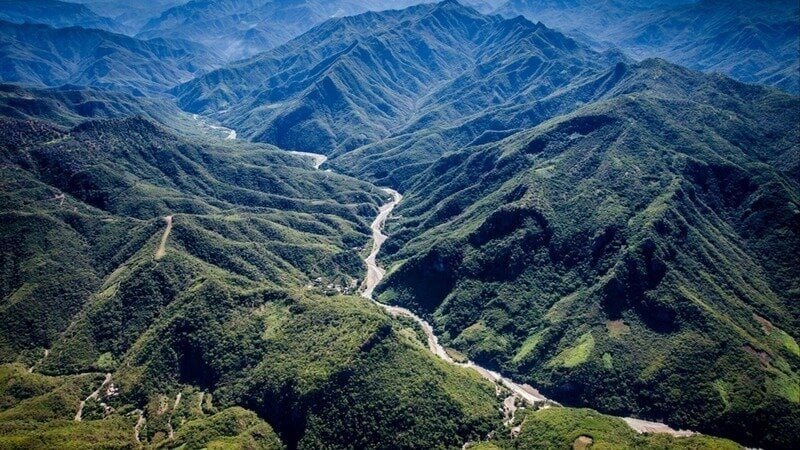 Cover image for When Mountains Weep: The Sierra Madre's Silent Sacrifice